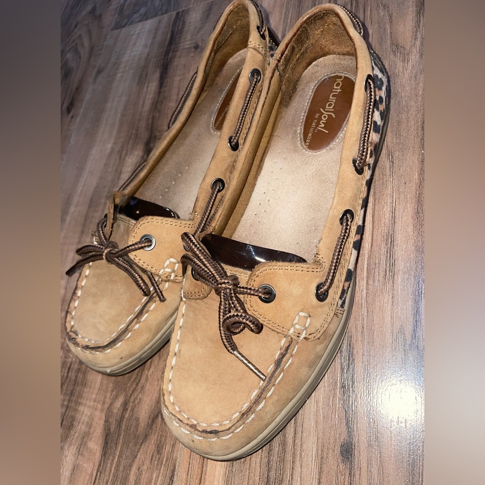 Animal print boat shoes women’s 9 Natural Soul by Naturalizer